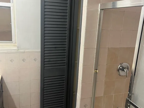 1211 Hillside Place image 9 of 12