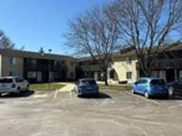 607 S Main St, Wauconda, IL
