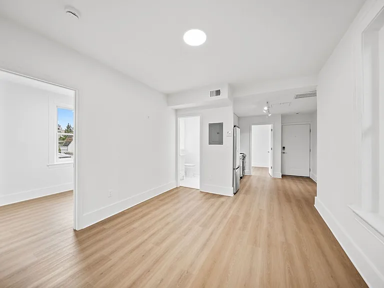 411 2nd St SE — Photo 39