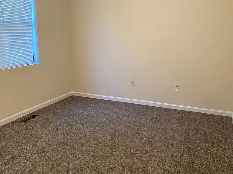 2077 Lenoa Ln — Photo 6