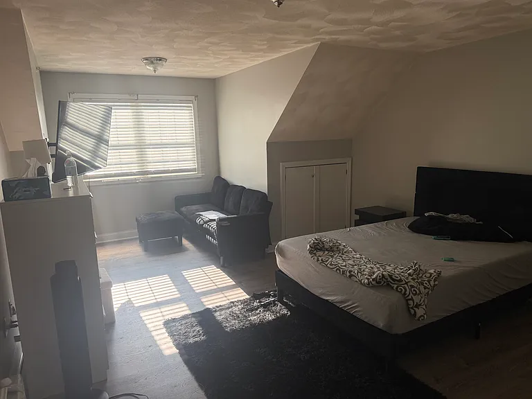 131 N Common St #B — Photo 7