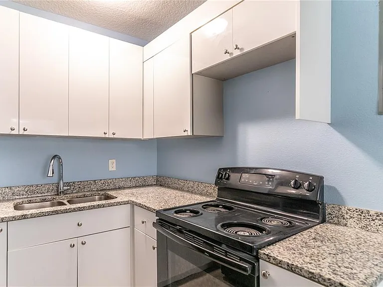 1207 W Cypress St — Photo 7