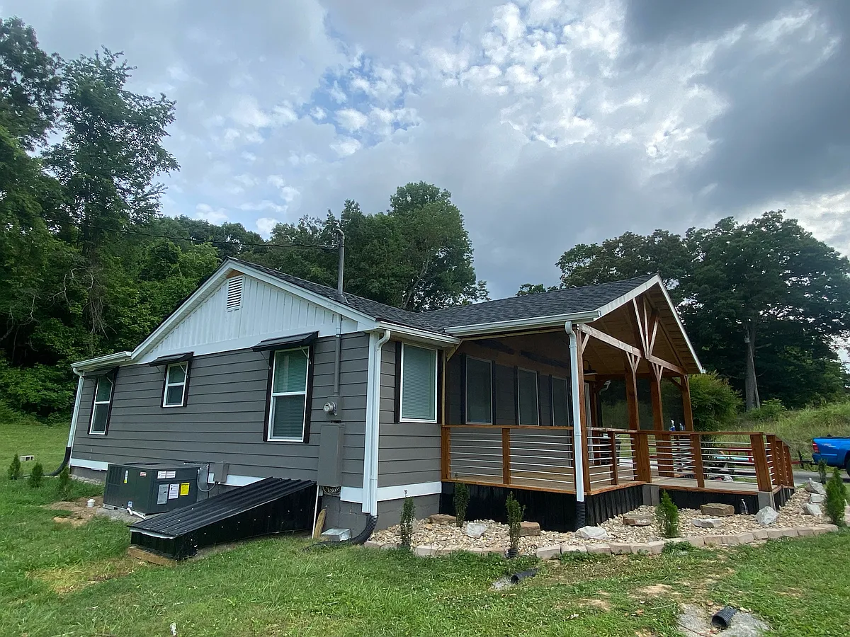 Building Photo - 513 Hickory Dr