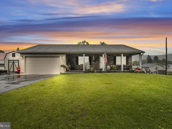 418 N Walnut St, Mount Holly Springs, PA 17065