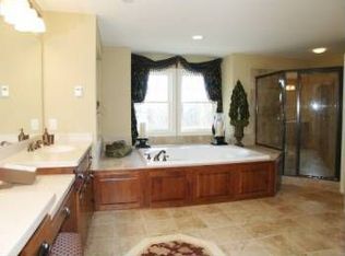 10602 Maple Blvd, Woodbury, MN 55129