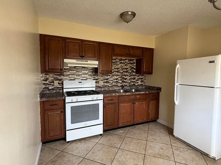 1601 N El Paso St #2 — Photo 6