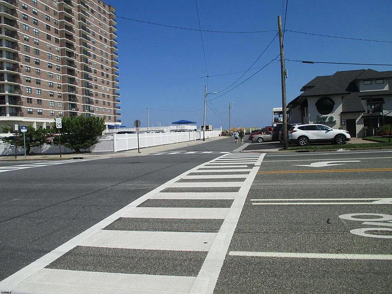 9201 Atlantic Ave #7 — Photo 13