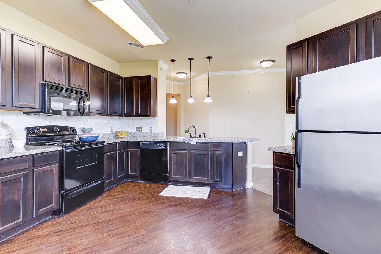 Chateau Mirage Apartment Homes — Photo 4