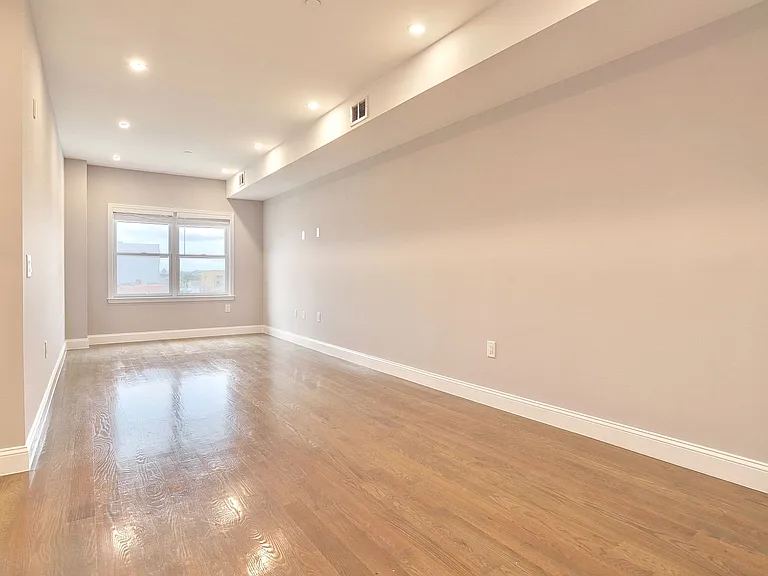 311-315 Westside Ave #304 — Photo 7