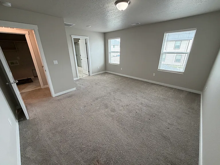 960 SW Raelynn St — Photo 43