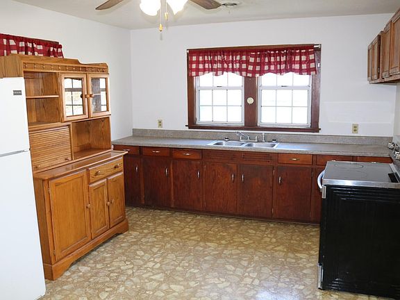 4th image of 95 McDonald Rd