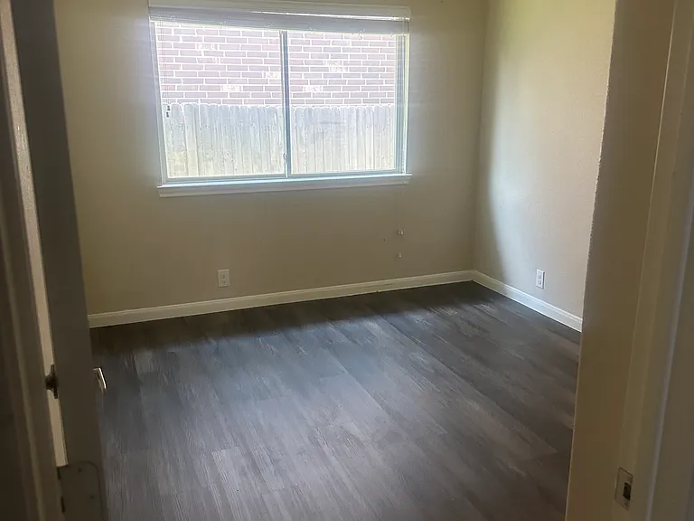 12025 Rustling Oaks Dr — Photo 10
