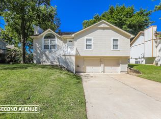 1602 N Concord Ct, Independence, MO 64058