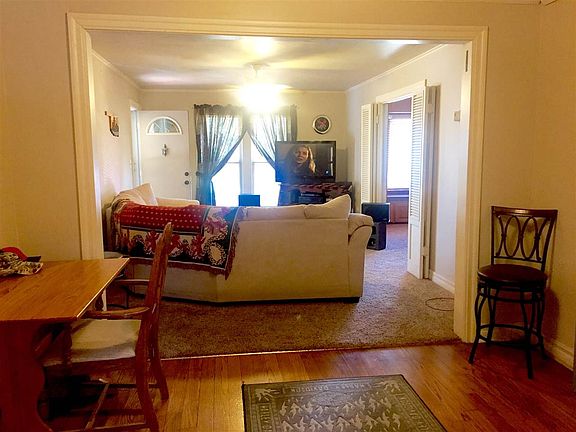 4th image of 1911 NW Oak Ave