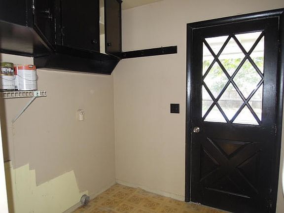 Back Door, Washer/Dryer Hook-ups