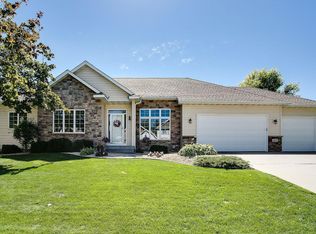 625 Heron Ct N, Oakdale, MN 55128