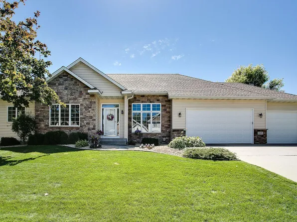 625 Heron Ct N, Oakdale, MN 55128