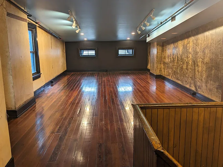 1322 Clay St #4 — Photo 1