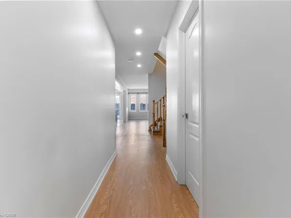 570 Linden Dr #3, Cambridge, ON N3H 4Y1