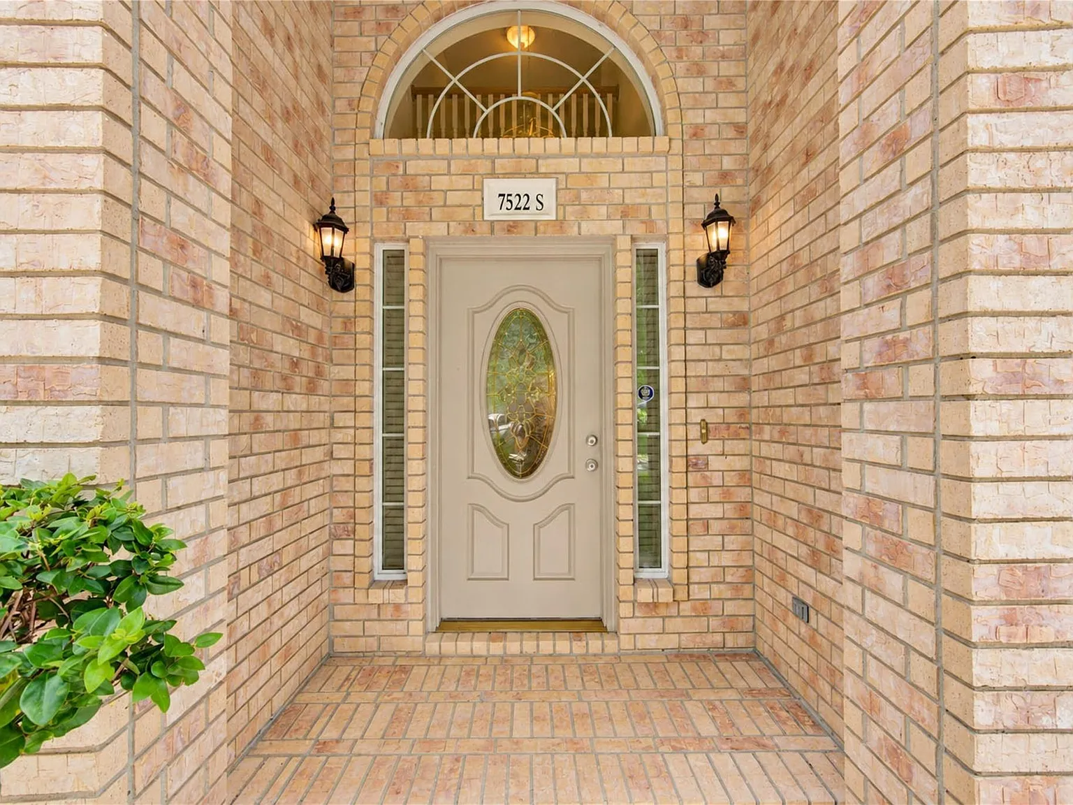 3 bed, 2.5 bath, 2132 sqft, $2,400 — Photo 3