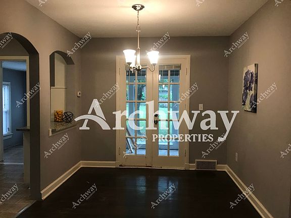 Seperate dining area!