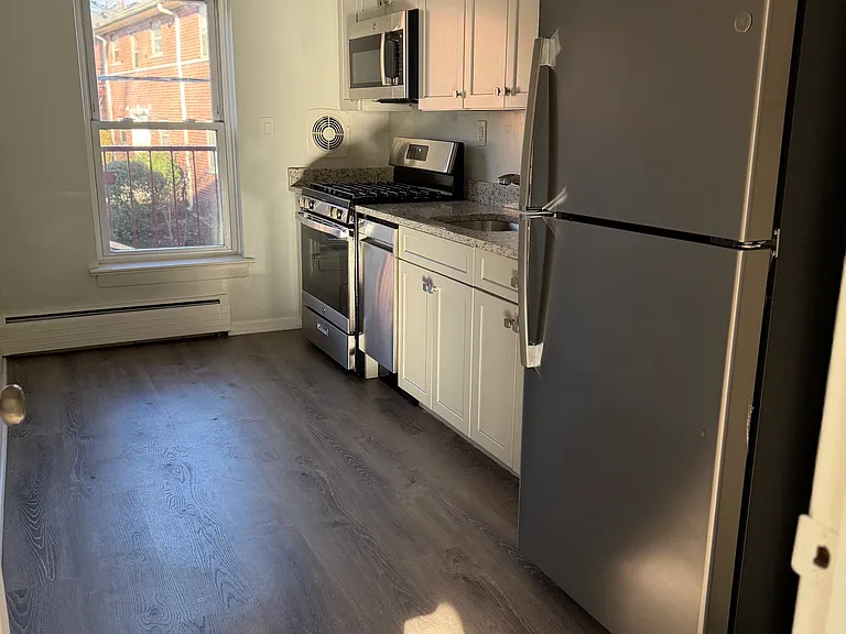 Cameron Apartments — Photo 11