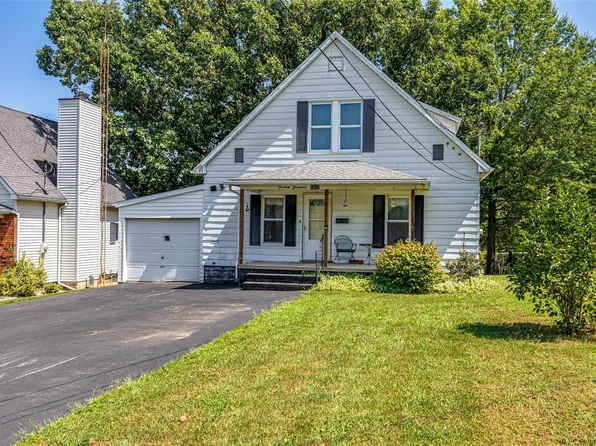 1317 S Main St, Hillsboro, IL 62049