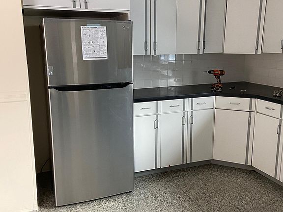 3rd image of 151 21st Ave #1