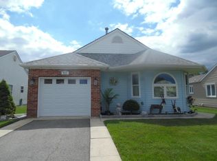 65 Trent Dr, Toms River, NJ