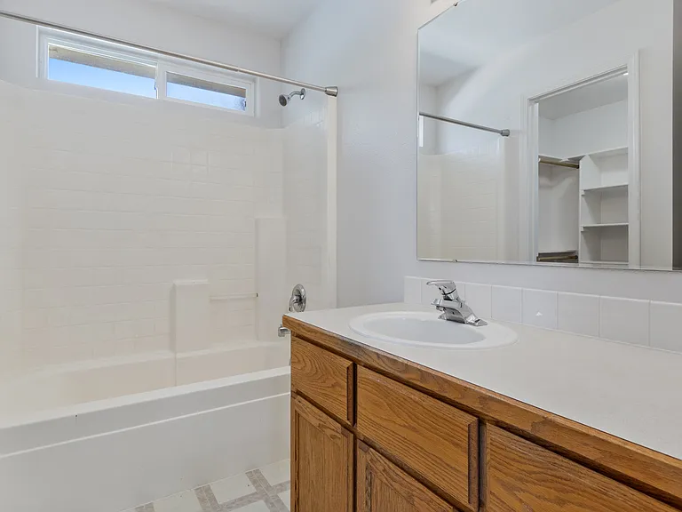 2114 E Olympic Ave — Photo 25