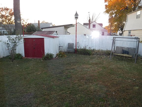 3rd image of 2835 Argonne Ave