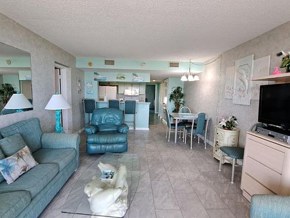 5th image of 7400 Ridgewood Ave #409
