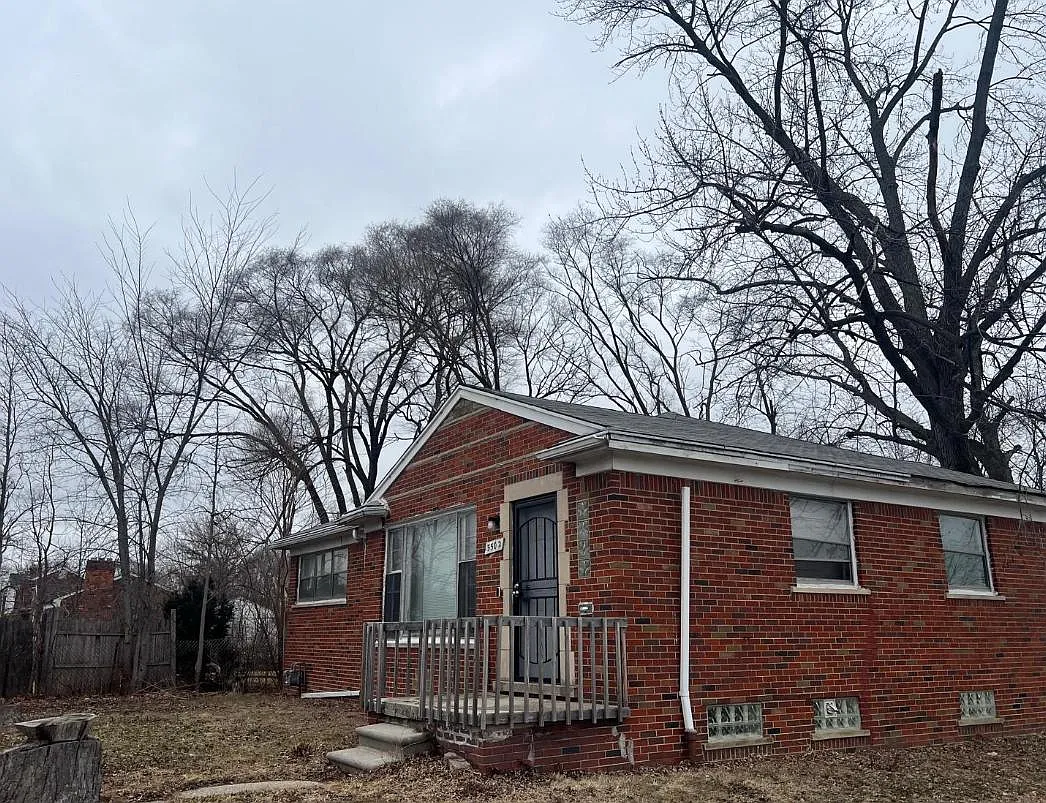 3 bed, 995 sqft, $1,200 — Photo 2