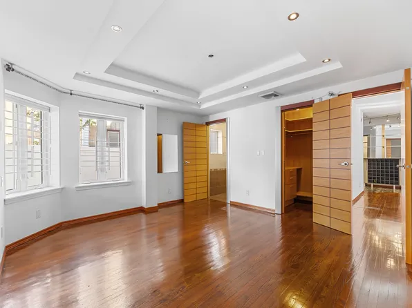 1901 Voorhies Avenue image 5 of 24