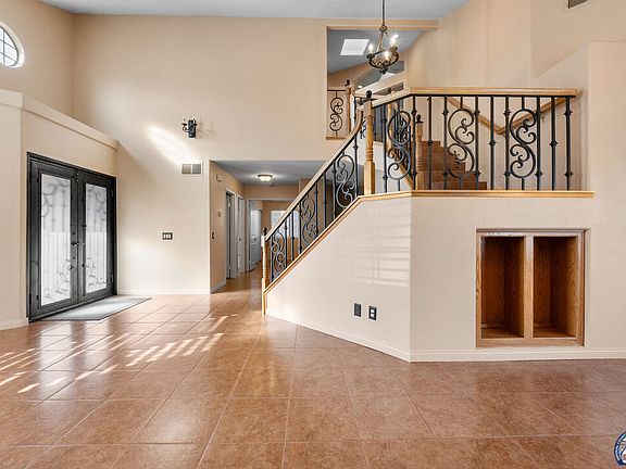 4th image of 599 Wild Rose Ln