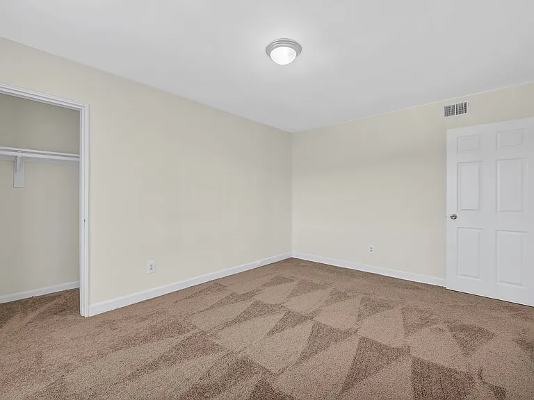 Friendship Courts Apartments — Photo 8