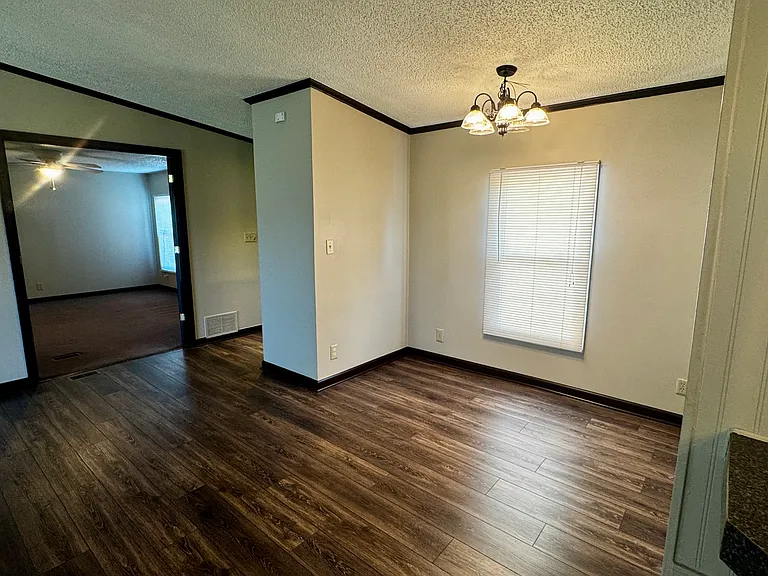 Grate room dining area