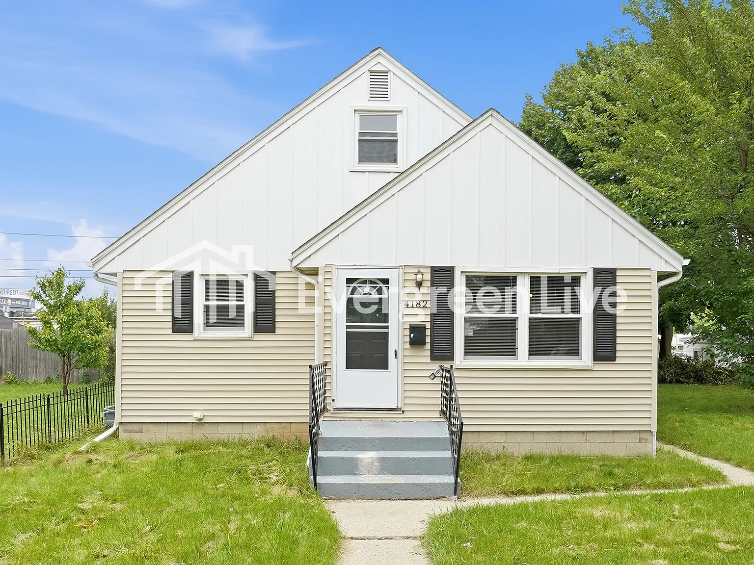 3 bed, 1.0 bath, 1277 sqft, $1,695 — Photo 1