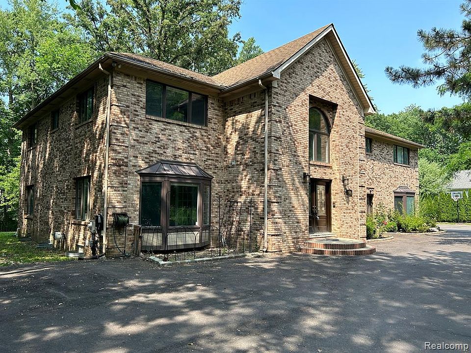 876 Taj Dr, Rochester Hills, MI 48307 Zillow