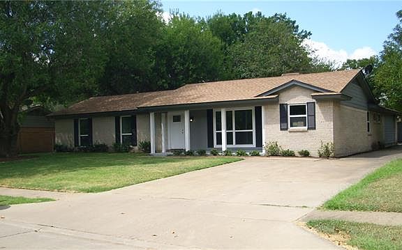 2nd image of 2505 Woodlawn Dr