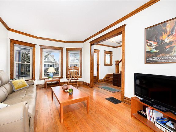 2nd image of 1036 Clarence Ave
