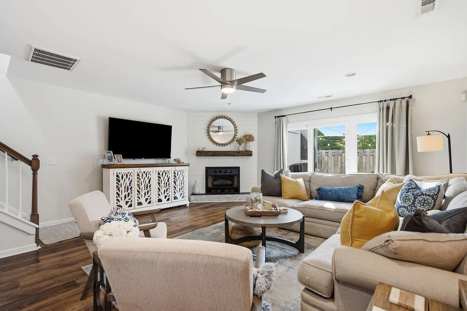 3 bed, 3.0 bath, 1700 sqft, $6,992 — Photo 1