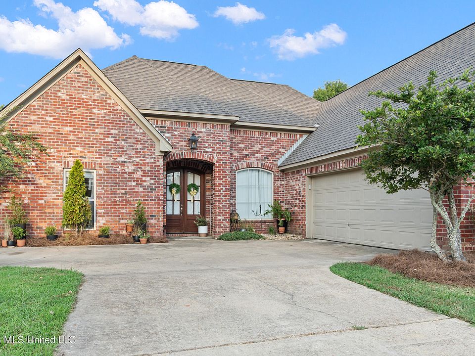 1st image of 216 Calhoun Dr