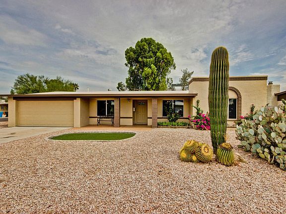 2nd image of 3902 E Paradise Dr
