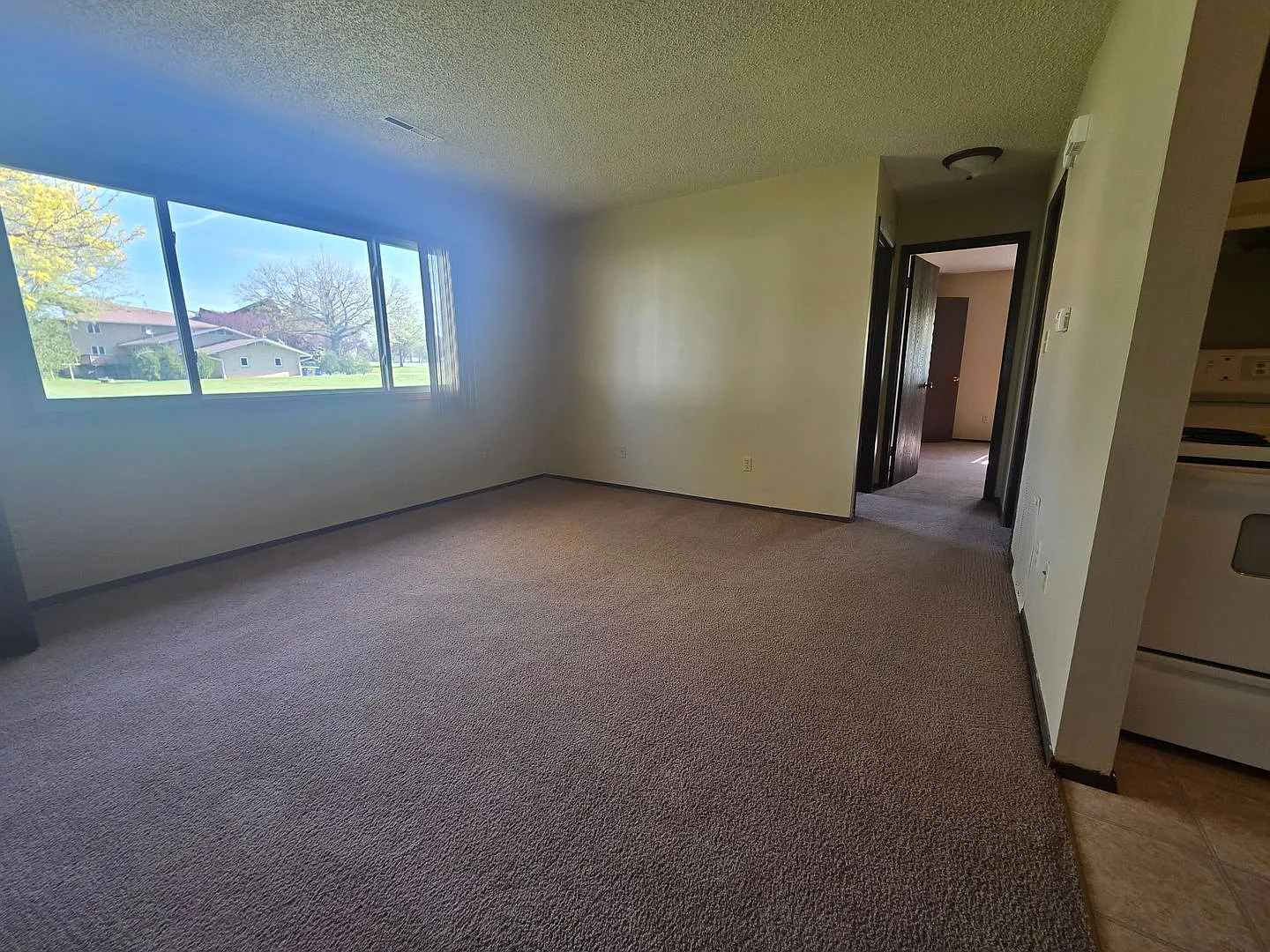 1653 Carriage Hill — Photo 3