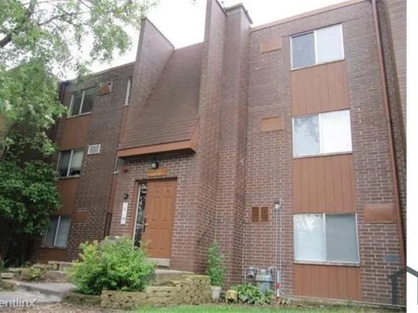 701 Court Of Spruce #4, Vernon Hills, IL 60061