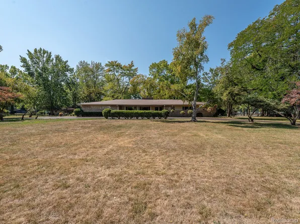 915 Red Mill Dr, Tecumseh, MI 49286