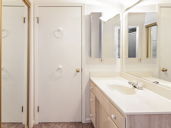 3rd image of 608 College St APT 14
