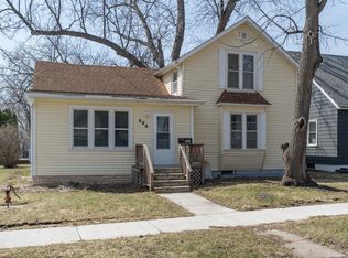 464 1st Ave SE, Wells, MN 56097