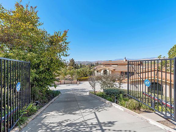 4th image of 1543 Ramona Dr